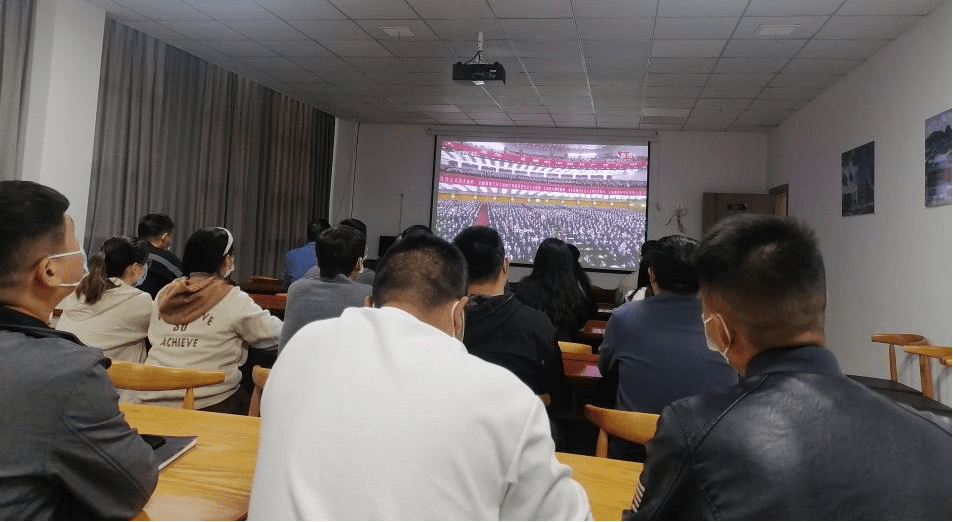 开云app官方在线入口（筹） 铜仁市数据学校集体收看 党的二十大开幕会