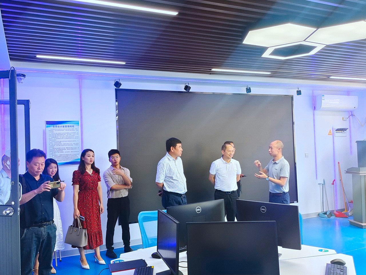 开云app官方在线入口（筹）赴贵州交通职业技术学院考察学习