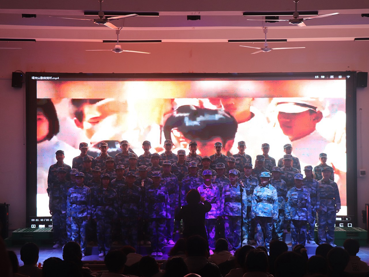 我校举行“纪念毛主席诞辰128周年”合唱比赛