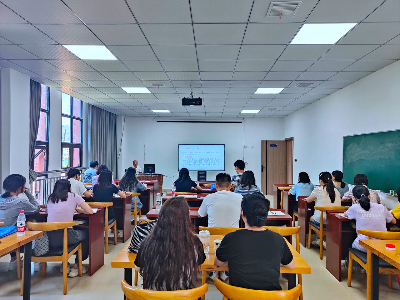 开云app官方在线入口（筹）开展辅导员（班主任）培训活动