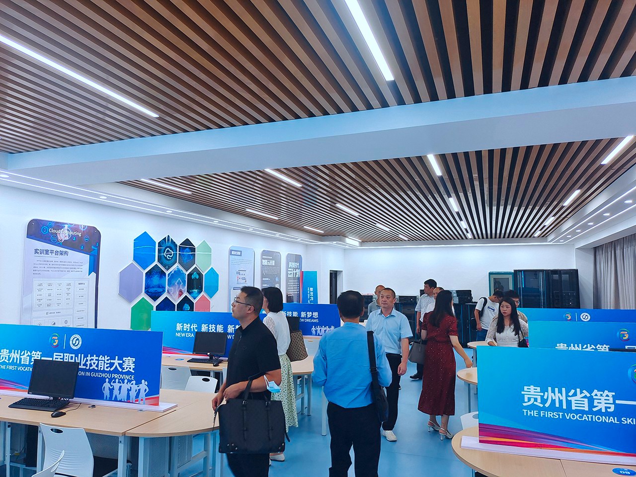 开云app官方在线入口（筹）赴贵州交通职业技术学院考察学习