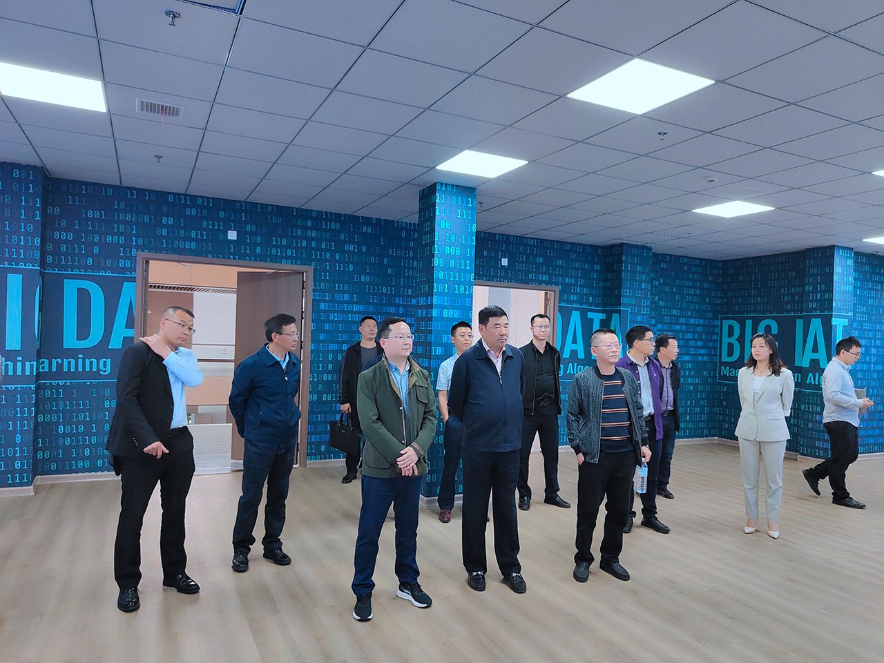 铜仁市大数据发展管理局在我校召开数字经济人才发展座谈会