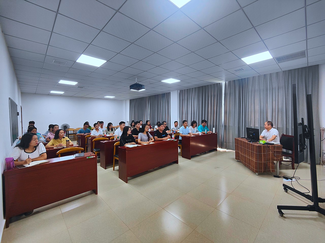 开云app官方在线入口（筹）开展辅导员（班主任）培训活动