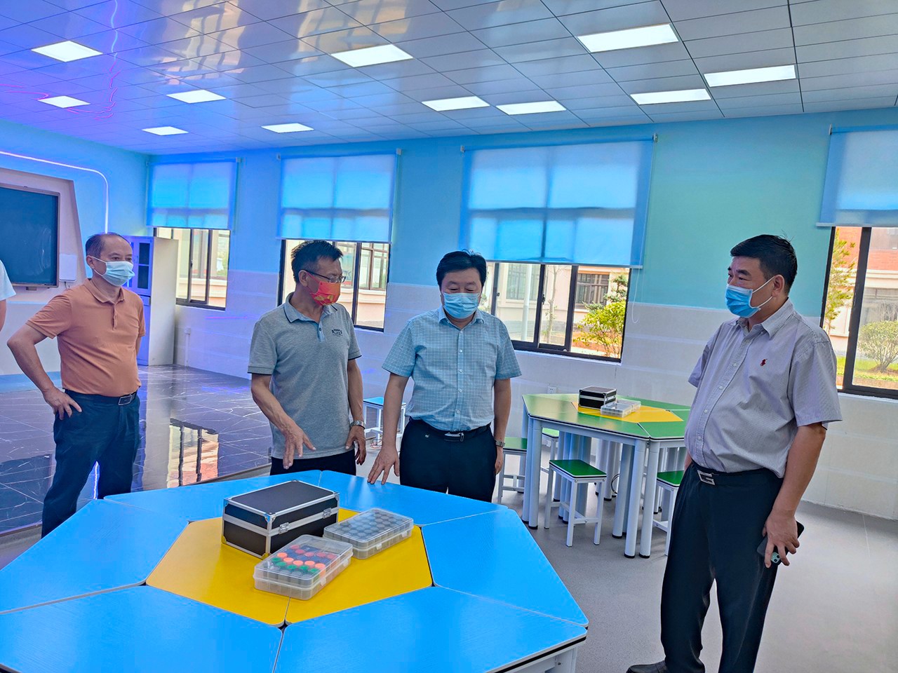 市教育局局长冉俊华赴数据学院指导申办工作