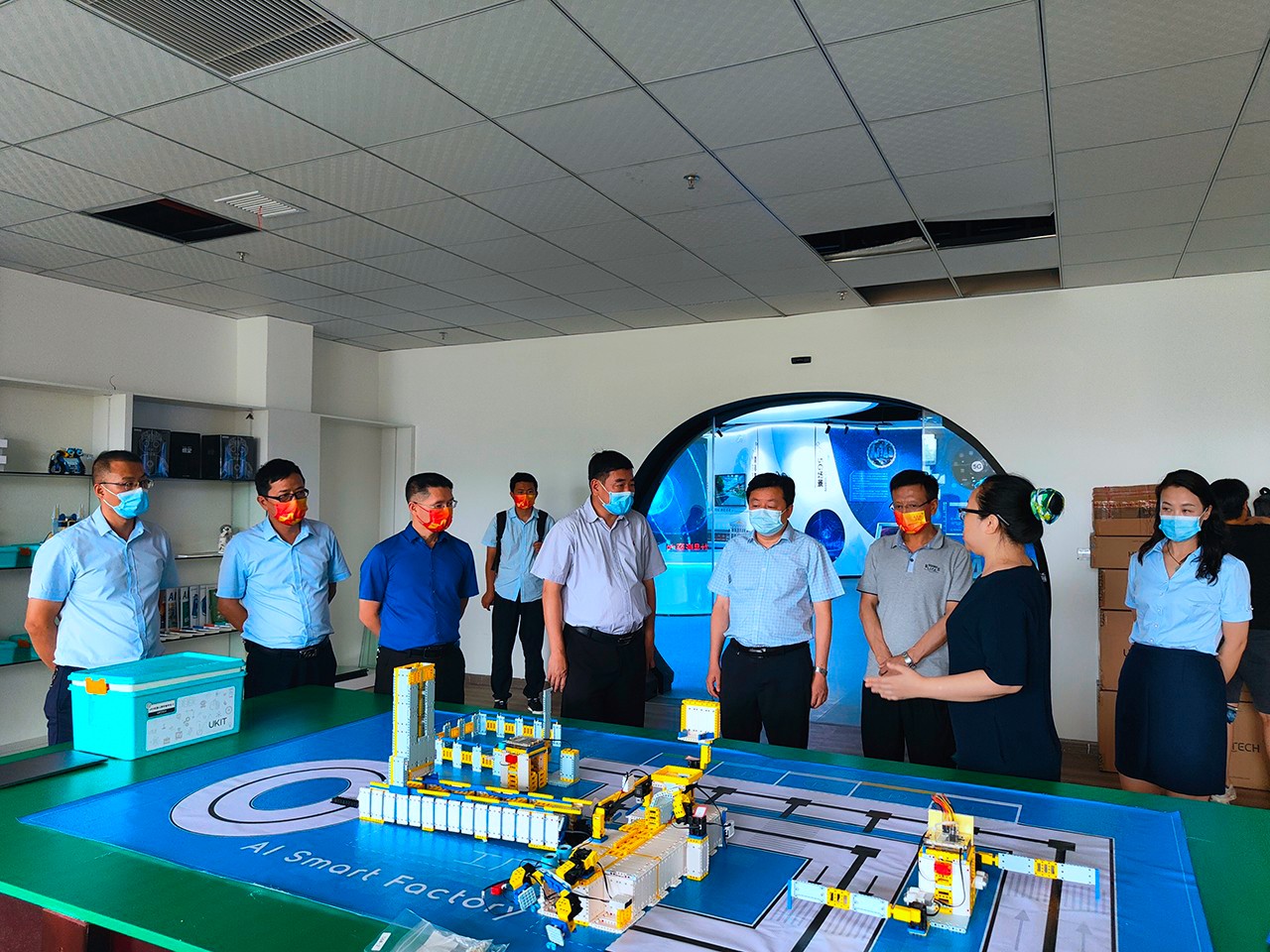 市教育局局长冉俊华赴数据学院指导申办工作