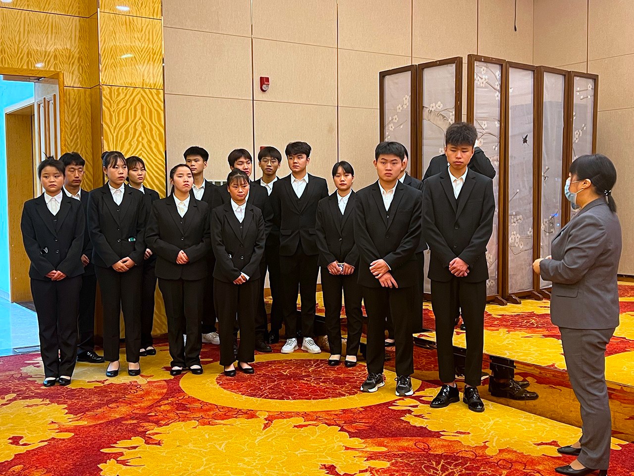 高星级饭店运营与管理专业学生进入朱砂大酒店观摩学习