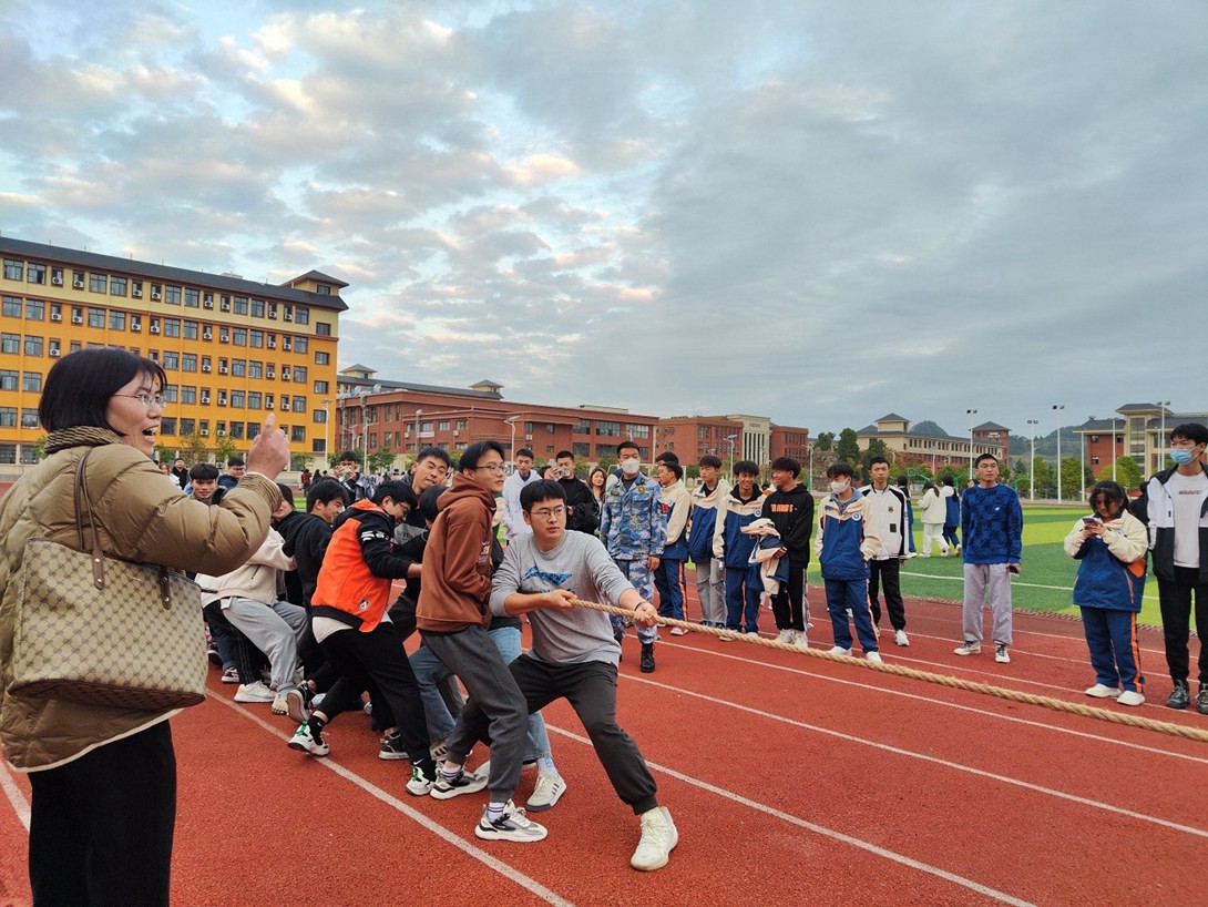 开云app官方在线入口（筹）、铜仁职业技术学院（开天校区） 举行拔河比赛