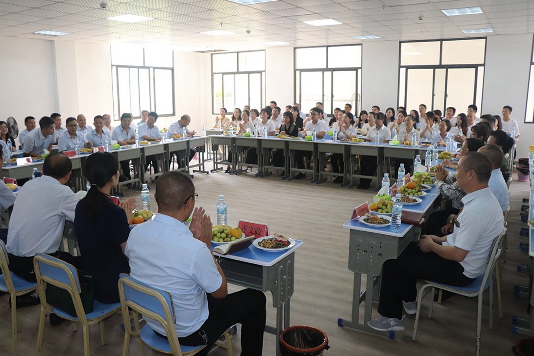 欢聚一堂 喜迎中秋 — 开云app官方在线入口(筹)召开教师座谈会