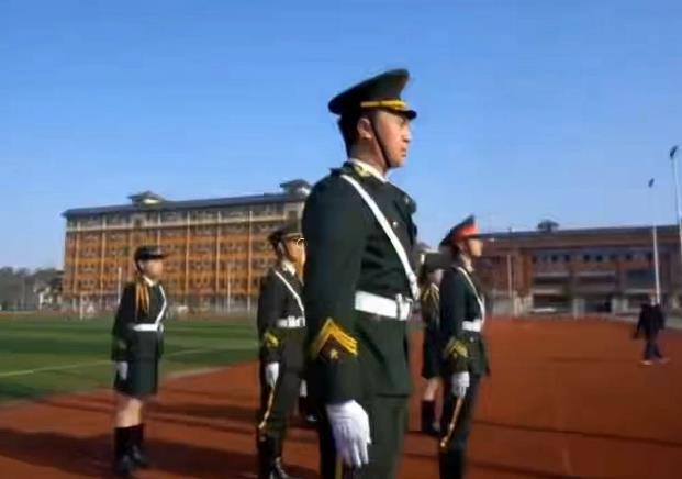 我校2021级新生军训汇演